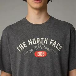 Hombre The North Face Camisetas Y Camisas<Camiseta Con Estampado Gráfico Varsity Para Hombre